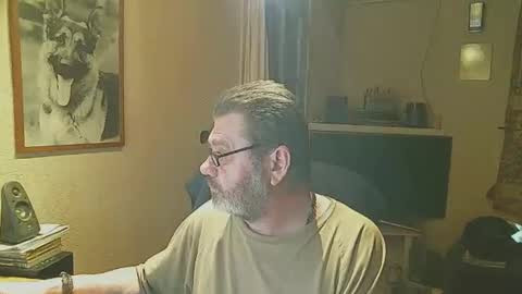 Snapshot of erwin1966 chatting on 01-20-25, 02:01 Erwins room welcome sound on online show from 01-20-25, 02:01