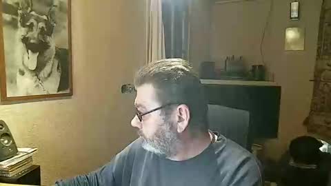 Snapshot of erwin1966 chatting on 01-21-25, 12:57 Erwins room welcome sound on online show from 01-21-25, 12:57