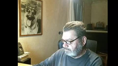 Snapshot of erwin1966 chatting on 01-22-25, 04:34 Erwins room welcome sound on online show from 01-22-25, 04:34