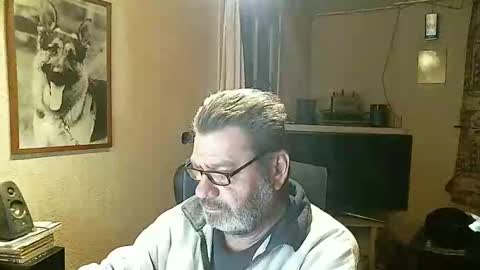 Snapshot of erwin1966 chatting on 01-23-25, 12:57 Erwins room welcome sound on online show from 01-23-25, 12:57