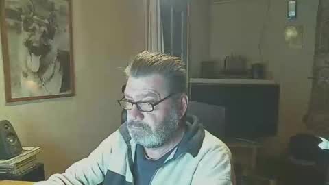Snapshot of erwin1966 chatting on 01-24-25, 01:35 Erwins room welcome sound on online show from 01-24-25, 01:35