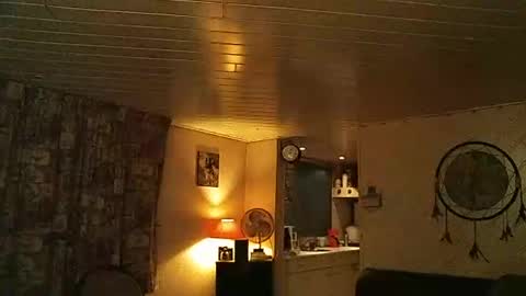 Snapshot of erwin1966 chatting on 01-26-25, 11:08 Erwins room welcome sound on online show from 01-26-25, 11:08