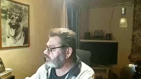 Snapshot of erwin1966 chatting on 02-05-25, 11:50 Erwins room welcome sound on online show from 02-05-25, 11:50