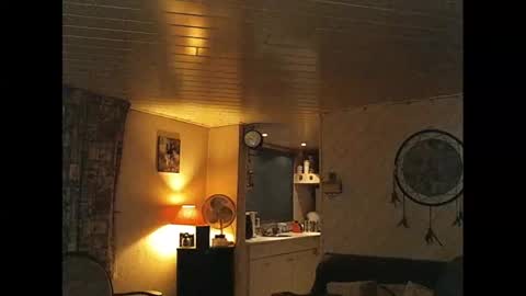 Snapshot of erwin1966 chatting on 02-14-25, 08:37 Erwins room welcome sound on online show from 02-14-25, 08:37