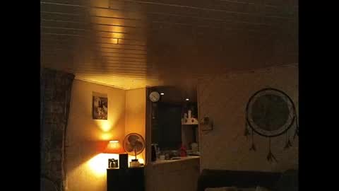 Snapshot of erwin1966 chatting on 03-09-25, 09:14 Erwins room welcome sound on online show from 03-09-25, 09:14