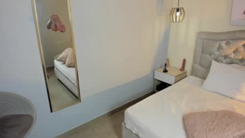 Escarlet online show from 09-18-25, 03:36