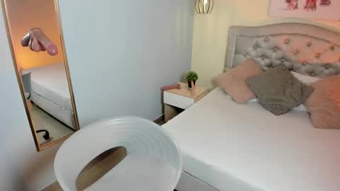 Escarlet online show from 10-10-25, 01:32