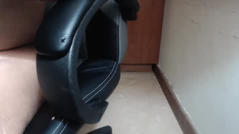 Snapshot of escorpion51 chatting on 12-02-24, 01:36 escorpion51 online show from 12-02-24, 01:36