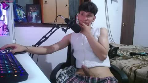 Snapshot of esjrobles chatting on 12-06-24, 06:04 Esteban online show from 12-06-24, 06:04