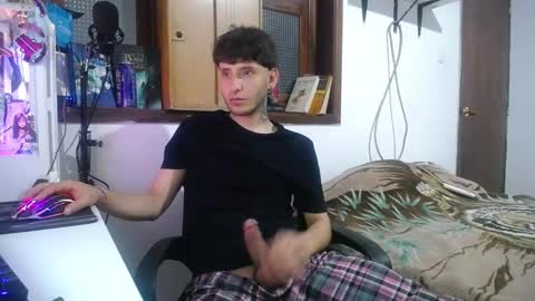 Snapshot of esjrobles chatting on 12-16-24, 08:41 Esteban online show from 12-16-24, 08:41