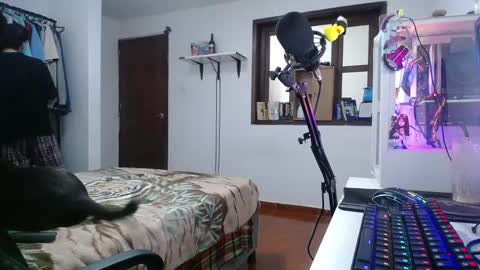 Snapshot of esjrobles chatting on 12-27-24, 02:36 Esteban online show from 12-27-24, 02:36