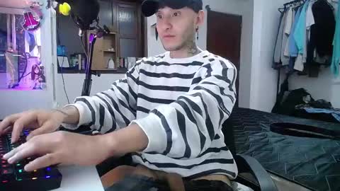 Snapshot of esjrobles chatting on 01-02-25, 07:44 Esteban online show from 01-02-25, 07:44