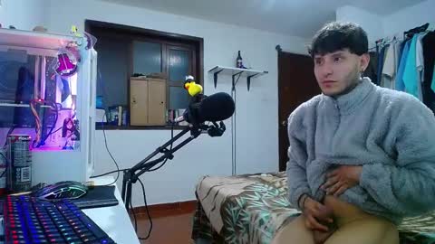 Snapshot of esjrobles chatting on 01-03-25, 07:16 Esteban online show from 01-03-25, 07:16