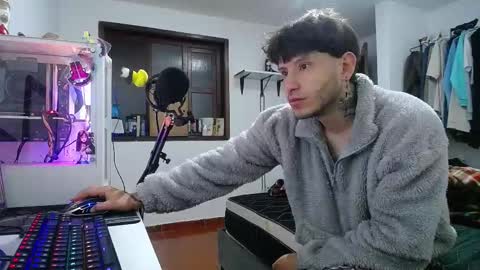 Snapshot of esjrobles chatting on 01-04-25, 04:12 Esteban online show from 01-04-25, 04:12
