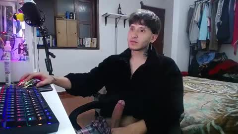Snapshot of esjrobles chatting on 01-10-25, 05:37 Esteban online show from 01-10-25, 05:37
