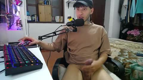 Snapshot of esjrobles chatting on 01-14-25, 08:31 Esteban online show from 01-14-25, 08:31