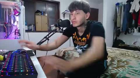 Snapshot of esjrobles chatting on 01-18-25, 04:15 Esteban online show from 01-18-25, 04:15