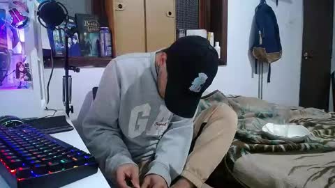 Snapshot of esjrobles chatting on 01-30-25, 04:48 Esteban online show from 01-30-25, 04:48