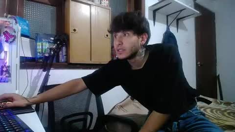 Snapshot of esjrobles chatting on 02-11-25, 03:18 Esteban online show from 02-11-25, 03:18