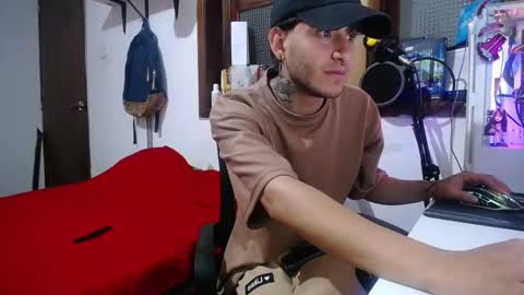 Snapshot of esjrobles chatting on 02-15-25, 12:22 Esteban online show from 02-15-25, 12:22