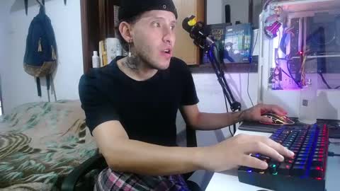 Snapshot of esjrobles chatting on 02-26-25, 08:11 Esteban online show from 02-26-25, 08:11