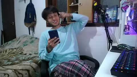Snapshot of esjrobles chatting on 03-04-25, 03:22 Esteban online show from 03-04-25, 03:22