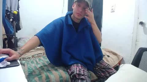Snapshot of esjrobles chatting on 10-10-25, 01:10 Esteban online show from 10-10-25, 01:10