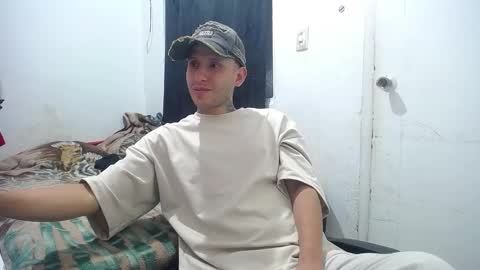 Snapshot of esjrobles chatting on 10-13-25, 12:27 Esteban online show from 10-13-25, 12:27
