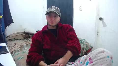 Snapshot of esjrobles chatting on 10-15-25, 06:41 Esteban online show from 10-15-25, 06:41