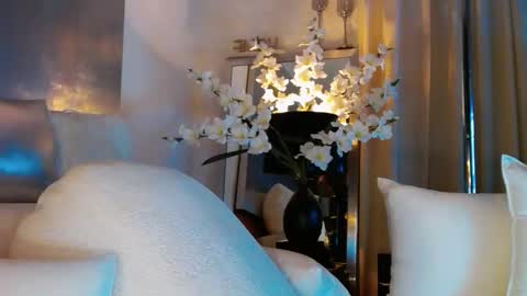 Esther online show from 03-11-25, 09:48