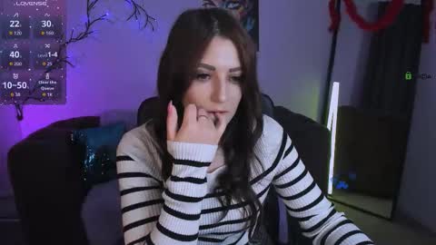 esma_shine online show from 11-11-25, 08:09