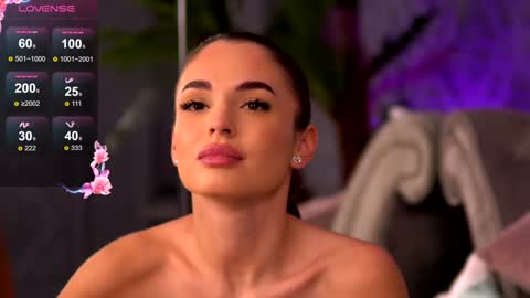 Snapshot of esmeainsley chatting on 12-19-24, 06:34 Raluca  online show from 12-19-24, 06:34