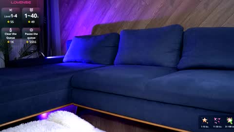 Snapshot of esmeainsley chatting on 12-20-25, 03:02 Raluca online show from 12-20-25, 03:02