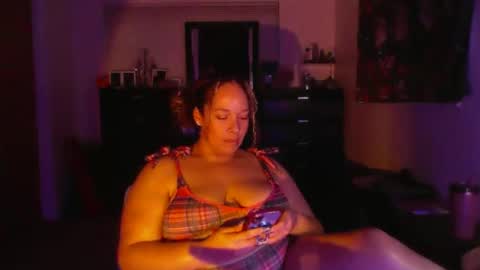 Esme Luv online show from 10-14-25, 11:05