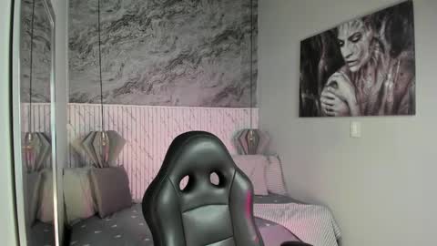 Esmeralda online show from 05-23-26, 07:07