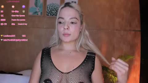 Snapshot of esmeralda__g chatting on 02-22-25, 09:15 Esmeralda G online show from 02-22-25, 09:15