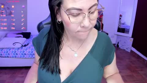 Snapshot of esmeralda_milf1 chatting on 07-25-26, 08:50 esme online show from 07-25-26, 08:50