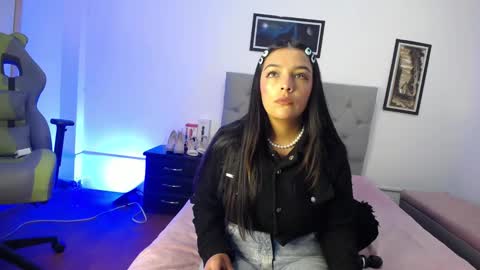 Perla online show from 10-27-25, 04:27