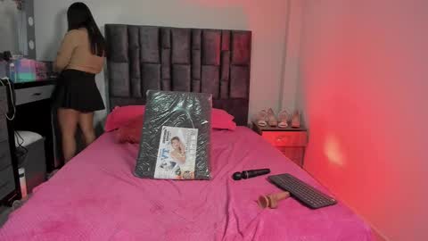 Perla online show from 11-24-25, 06:02