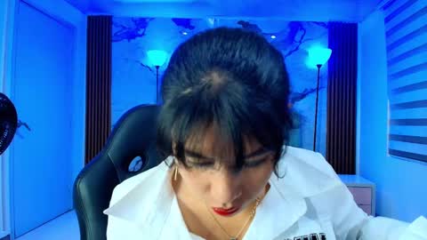 Snapshot of esmeraldachantre chatting on 11-19-25, 11:32 Esmeralda online show from 11-19-25, 11:32