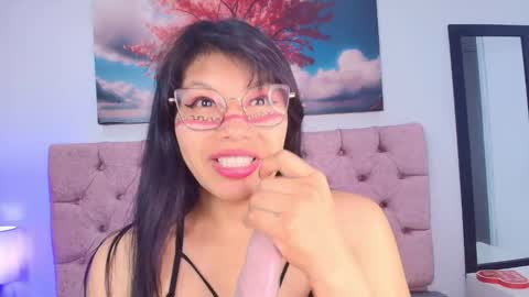 Snapshot of esmeraldachantre chatting on 12-16-25, 09:31 Esmeralda online show from 12-16-25, 09:31