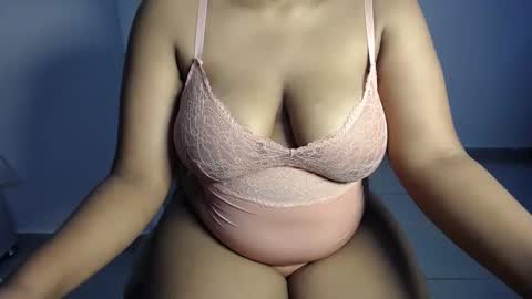 Esme online show from 09-16-25, 11:22