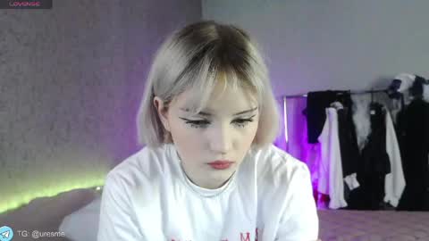 Esme online show from 05-17-26, 12:23