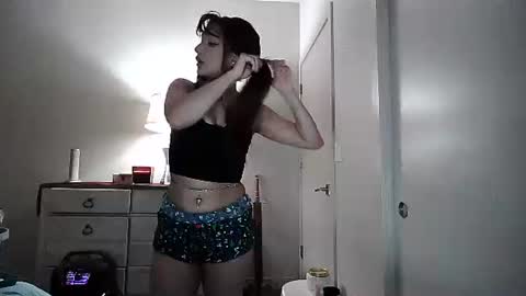 Snapshot of esoterickitten777 chatting on 12-14-25, 03:01 axe online show from 12-14-25, 03:01