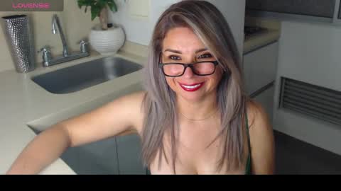 Snapshot of esperanza86_ chatting on 02-07-25, 12:42 Juliana online show from 02-07-25, 12:42