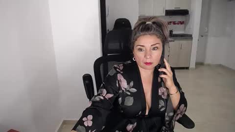 Juliana online show from 05-15-26, 12:39