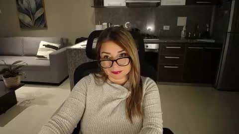Snapshot of esperanza86_ chatting on 06-10-26, 12:33 Juliana online show from 06-10-26, 12:33