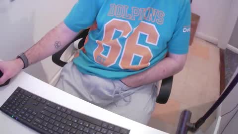 Snapshot of essex_wild chatting on 12-21-24, 08:32 Morph online show from 12-21-24, 08:32