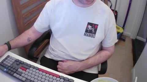 Snapshot of essex_wild chatting on 12-18-25, 09:10 Morph online show from 12-18-25, 09:10