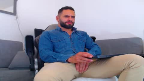 esteban online show from 12-17-25, 04:35